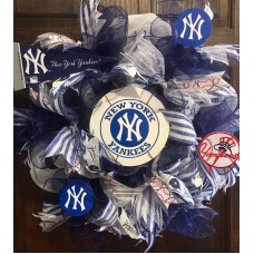 21" New York Yankees Baseball Wreath With Ball Logo & Banner Decorations   232860490853